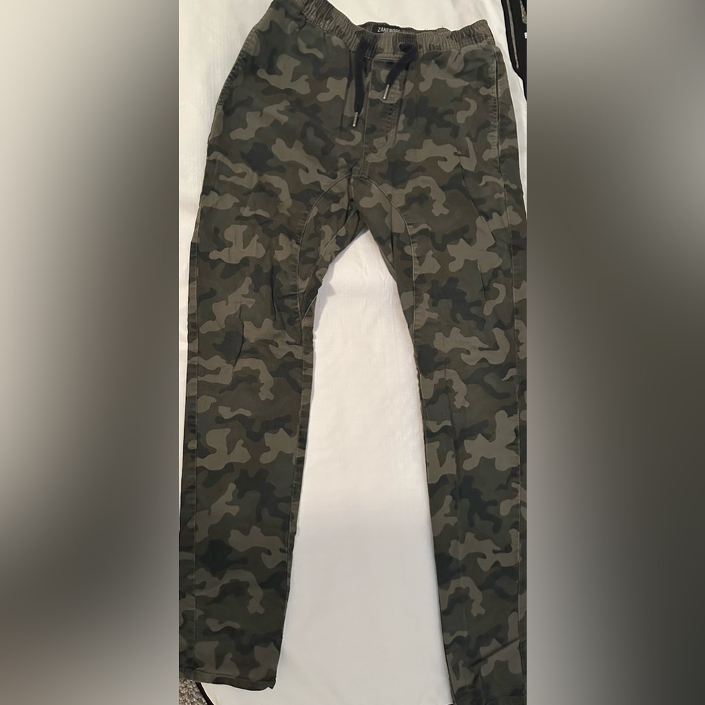 WildFang Zanerobe, Size 30 Unisex slim fitted pants.